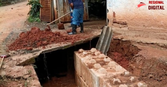 Prefeitura realiza conten??o emergencial em trecho de c?rrego da Serra Egito